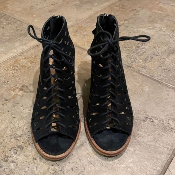 Gianni Bini Black Suede Leather Laser Cut Lace-Up Ankle Booties Size 8M - Picture 3 of 15